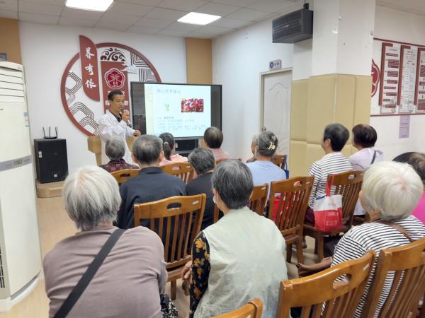 1761637568960316.jpg 特邀三甲医院营养医生开展科学膳食讲座-小.jpg